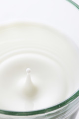 牛乳の水滴