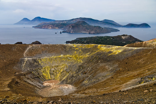 Blik in den Vulkankrater auf Vulcano