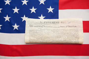 Flagge der USA mit Unabhängigkeitserklärung
