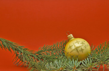 goldene Weihnachtskugel