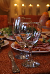 Decor in the restaurant. Glasses, napkins, evening.