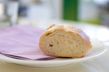 Teller mit Baguette