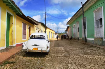 Papier Peint photo autocollant Voitures anciennes cubaines Voiture dans la rue Trinidad, Cuba
