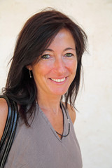 été en ville - Jeune femme active et souriante #1