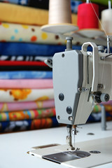 Sewing machine and fleece fabric