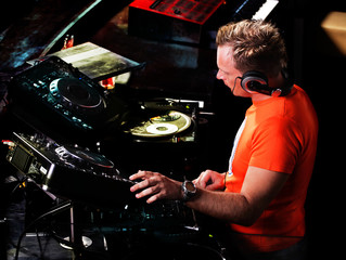 Rock the DJ