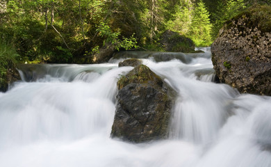 Obraz premium torrente di montagna