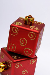 rote weihnachtskugel weihnachtswürfel