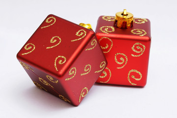 rote weihnachtskugel weihnachtswürfel