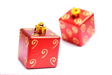 rote weihnachtskugel weihnachtswürfel