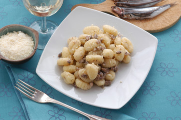 Gnocchi di patate con le sardelle - Primi piatti T A A