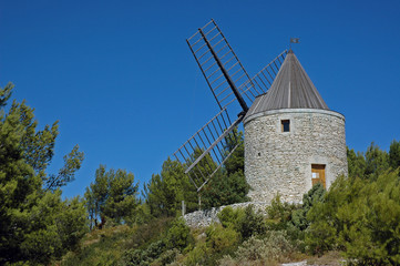 Moulin &agrave; vent en Provence (Boulbon)