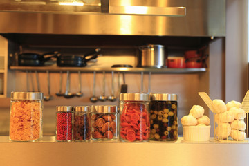 食材が入ったガラス瓶