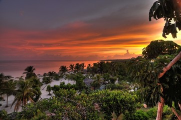 Sonnenuntergang am karibischen Strand