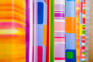 Linien auf Geschenken