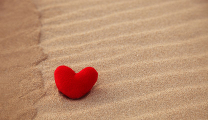 Fototapeta premium heart on sand