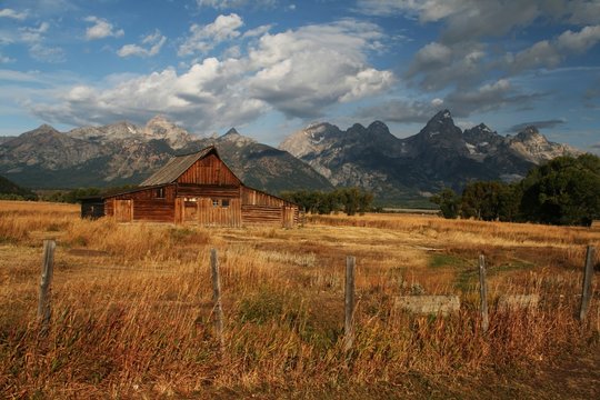 Old barn in the Tetons © Terry Reimink