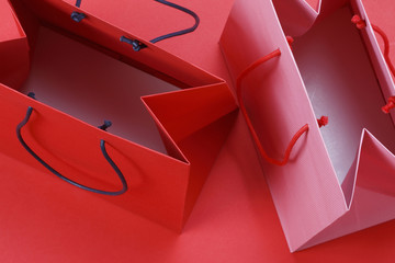 赤とピンクのペーパバック