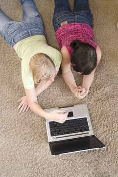 Frauen am Laptop