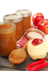 Preserving freshly made applesauce