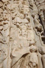 Fototapeta na wymiar Perticolare portal katedry w Mesynie