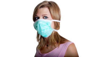 Fille blonde et masque de protection