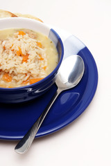 ein teller reis eintopf mit hackbällchen