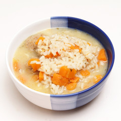 ein teller reis eintopf mit hackbällchen