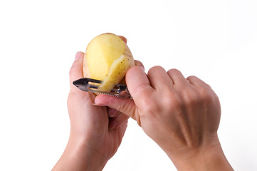 Schälen einer Kartoffel