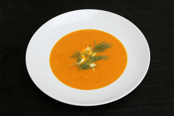 Kürbiscremesuppe mit Dill und Creme Fraiche