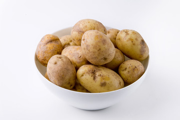 Kartoffeln in Schüssel