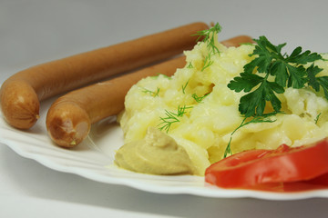 Saitenwürscht mit Kartoffelsalat