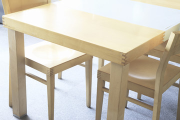 テーブルと椅子