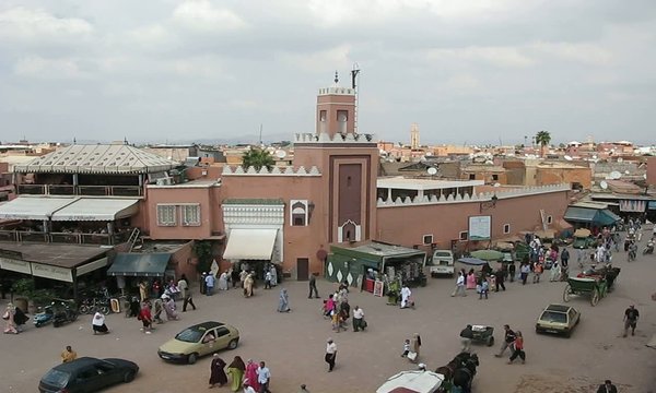 MEZQUITA EN LA PLAZA  DJEMAA EL FNA (Marrakech)
