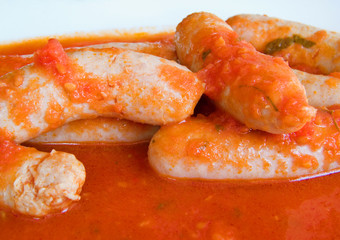 Sausages in tomato sauce