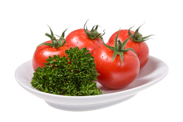 Tomaten mit Petersilie auf Teller