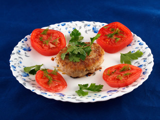 Chop meat with tomatoes and herbs