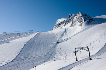 Fototapeta na wymiar Stok narciarski w wysokich Alpach