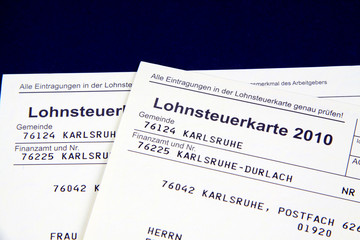 Obraz premium Zwei Lohnsteuerkarten