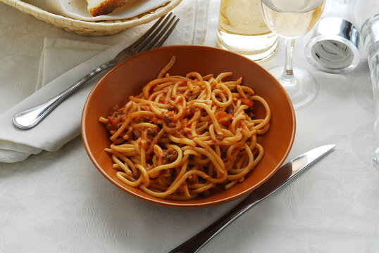 Pici al rag&ugrave; di lepre - Primi piatti della Toscana