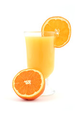 Orange juice and ripe oranges