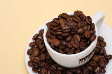 Espressotasse mit Espressohnen