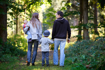 Fototapeta premium Autumn family