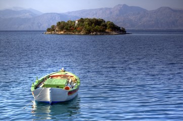barca verso l'isola