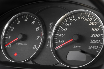 Automobile speedometer and tachometer