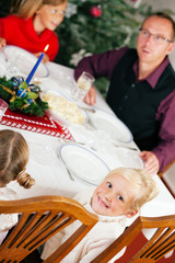 Weihnachtsessen in Familie