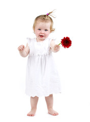 kleines Mädchen mit blume