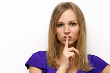 Naklejka premium Closeup portrait of woman making hush sign