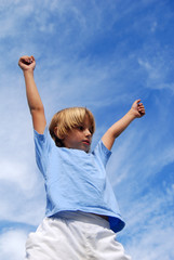 Sport - Enfant vainqueur après un match