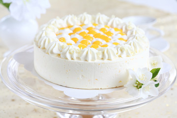 Yogurt cake with oranges